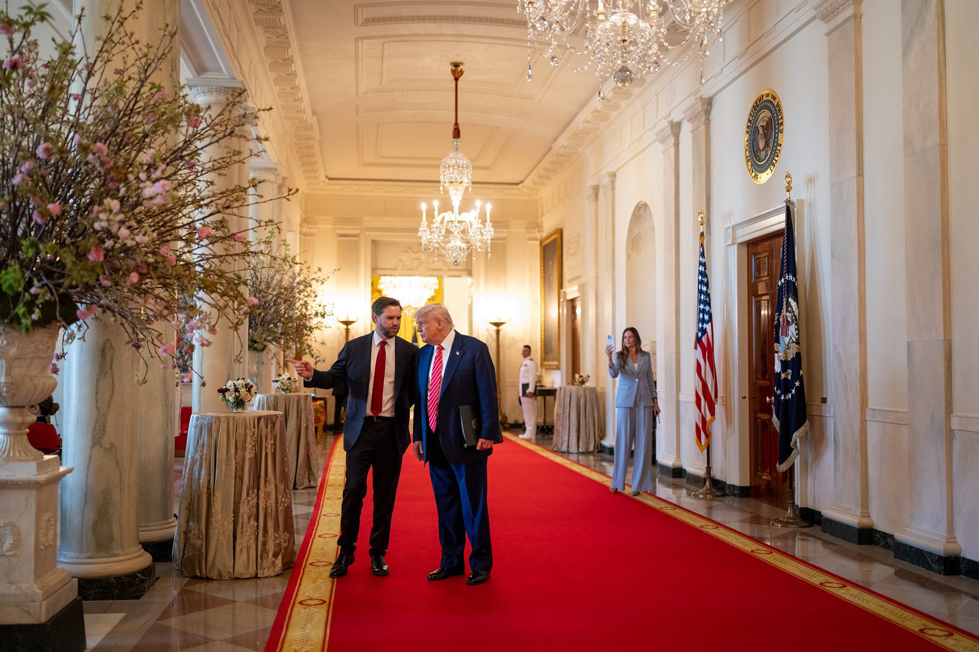 Вице-президент Джей Ди Вэнс с президентом Дональдом Трампом. Фото: сайт Белого дома